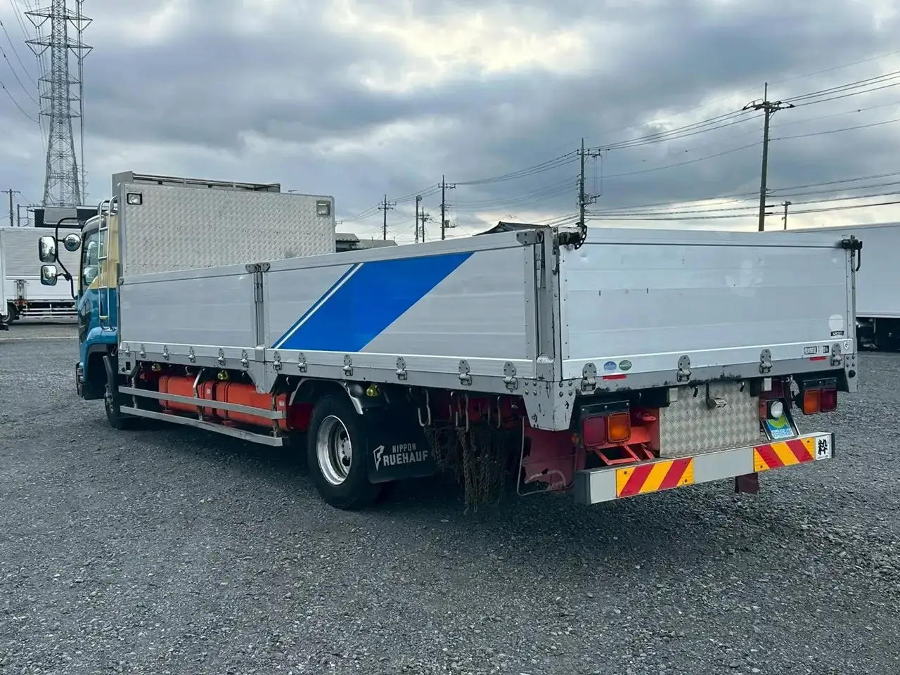 いすゞ フォワード 中型/増トン 平ボディ アルミブロック エアサスの中古トラック画像4