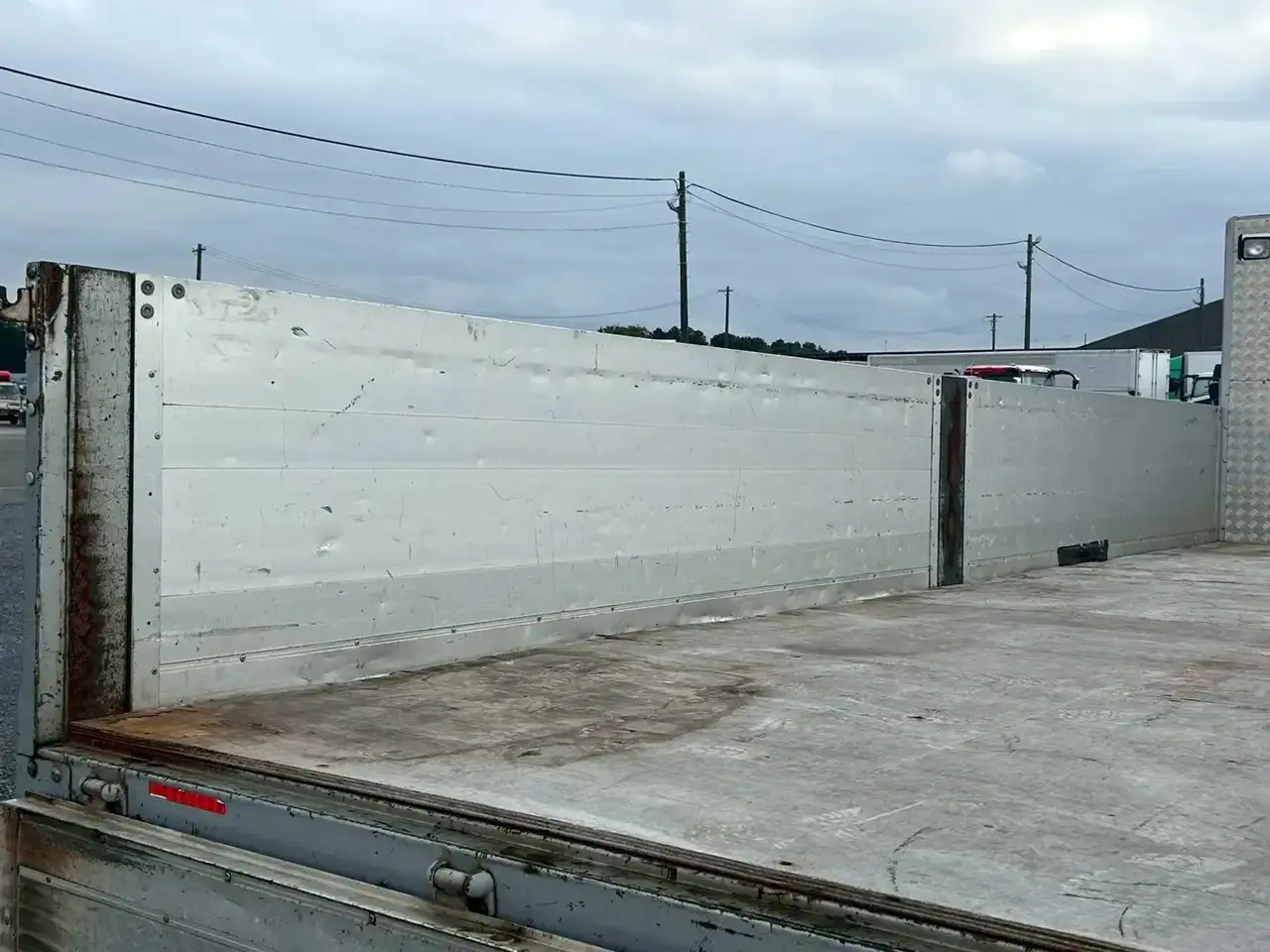 いすゞ フォワード 中型/増トン 平ボディ アルミブロック エアサスの中古トラック画像9