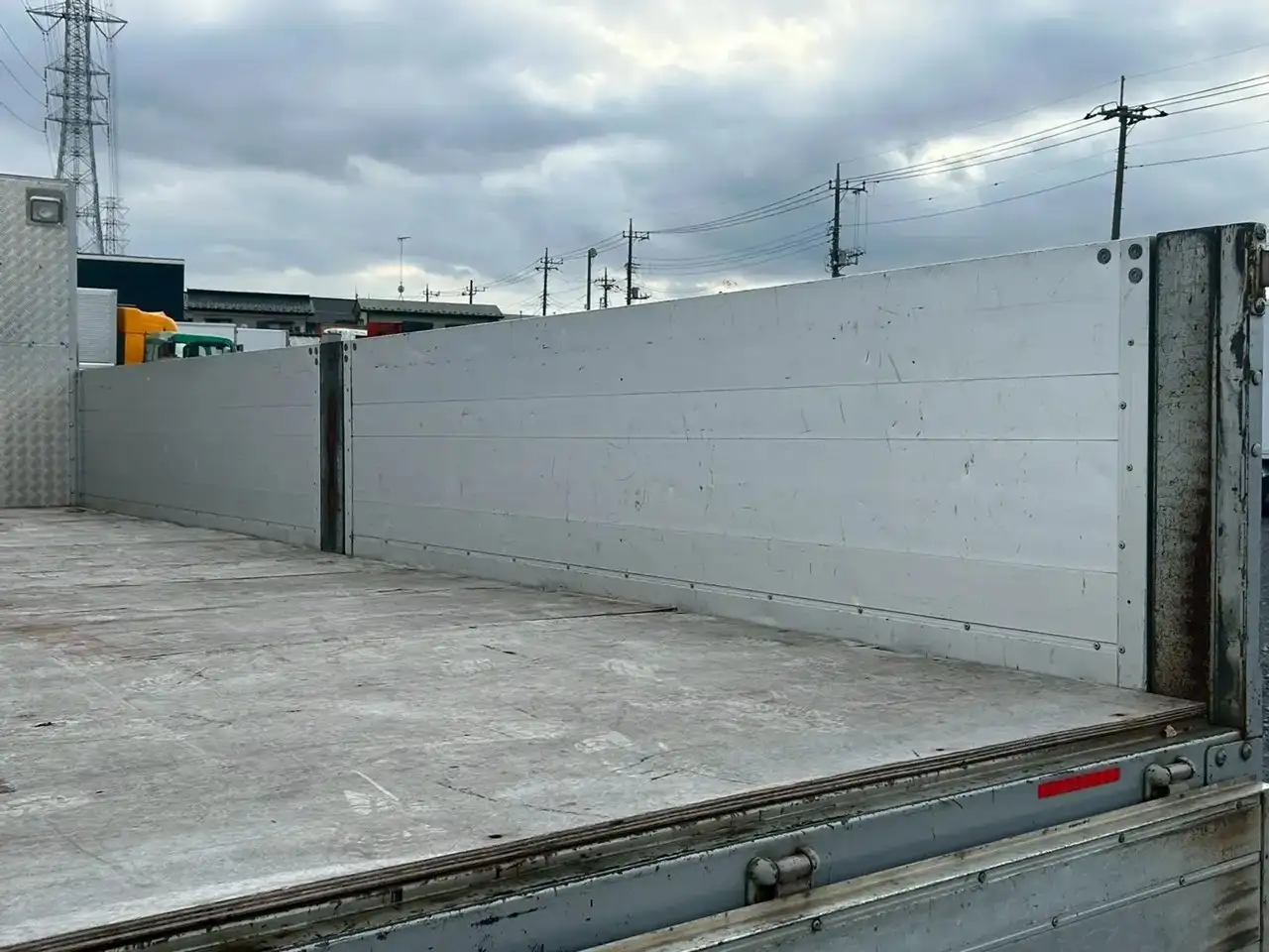 いすゞ フォワード 中型/増トン 平ボディ アルミブロック エアサスの中古トラック画像10