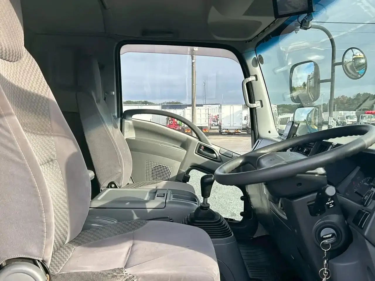 いすゞ フォワード 中型/増トン 平ボディ アルミブロック エアサスの中古トラック画像11