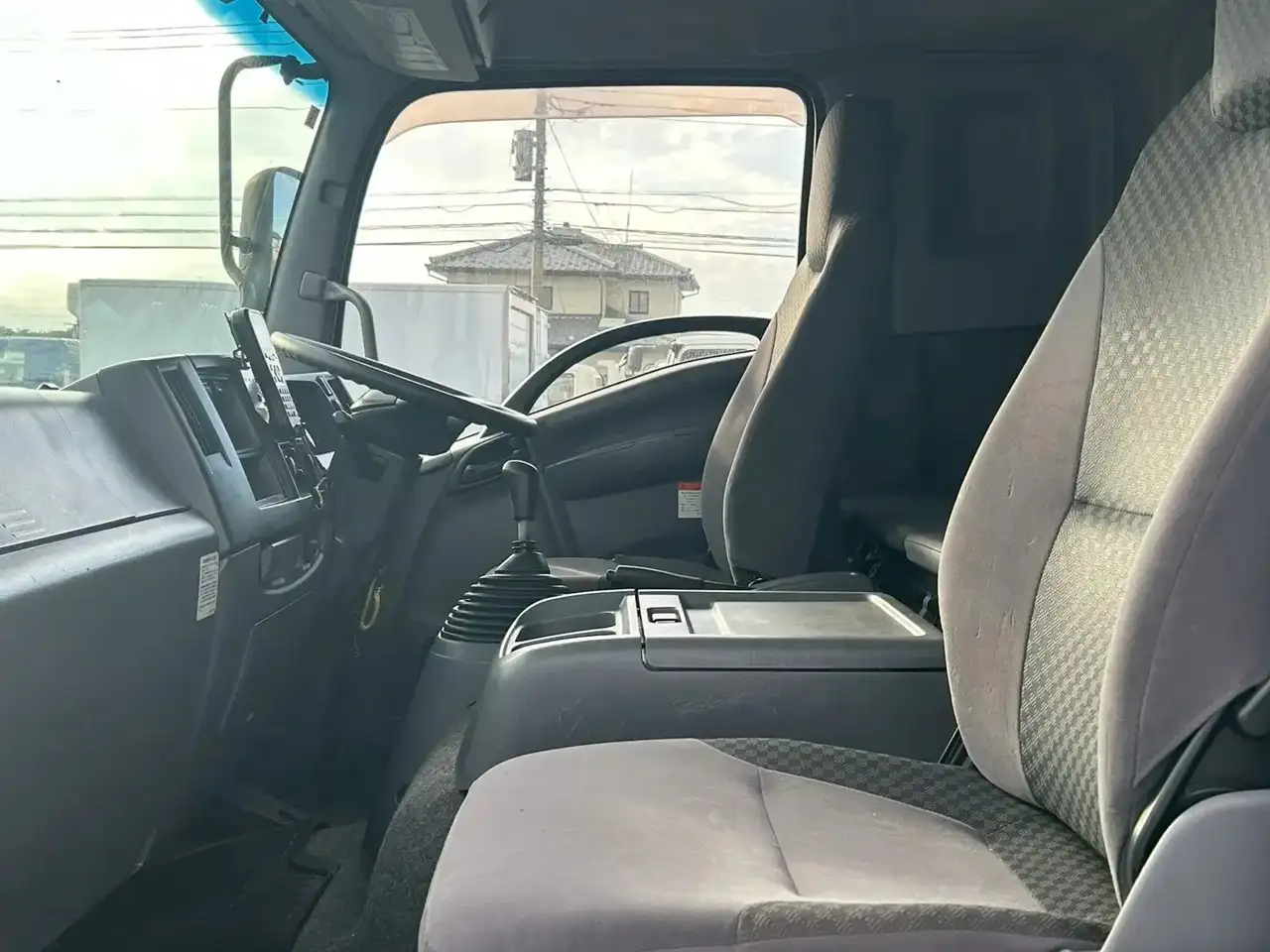 いすゞ フォワード 中型/増トン 平ボディ アルミブロック エアサスの中古トラック画像12