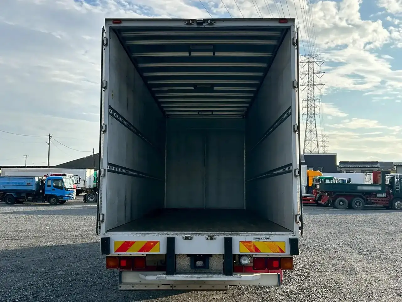 日野 レンジャー 中型/増トン アルミバン エアサス ベッドの中古トラック画像5