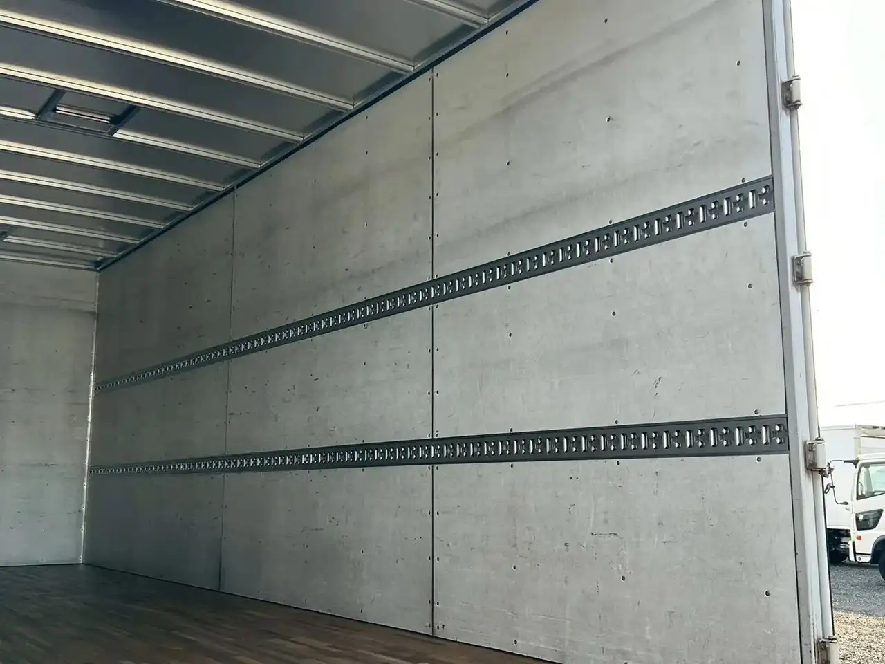 日野 レンジャー 中型/増トン アルミバン エアサス ベッドの中古トラック画像8