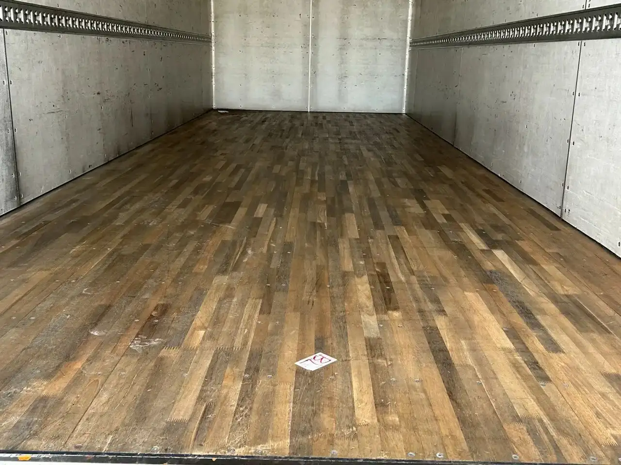 日野 レンジャー 中型/増トン アルミバン エアサス ベッドの中古トラック画像6