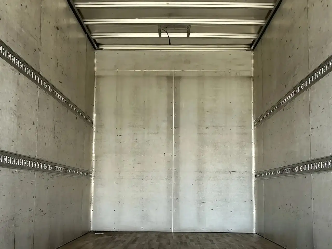 日野 レンジャー 中型/増トン アルミバン エアサス ベッドの中古トラック画像10