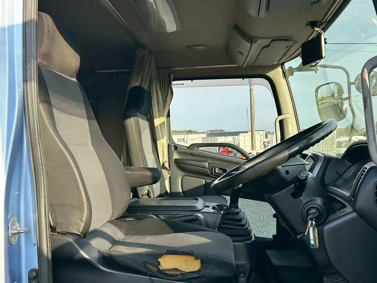 日野 レンジャー 中型/増トン アルミバン エアサス ベッドの中古トラック画像11