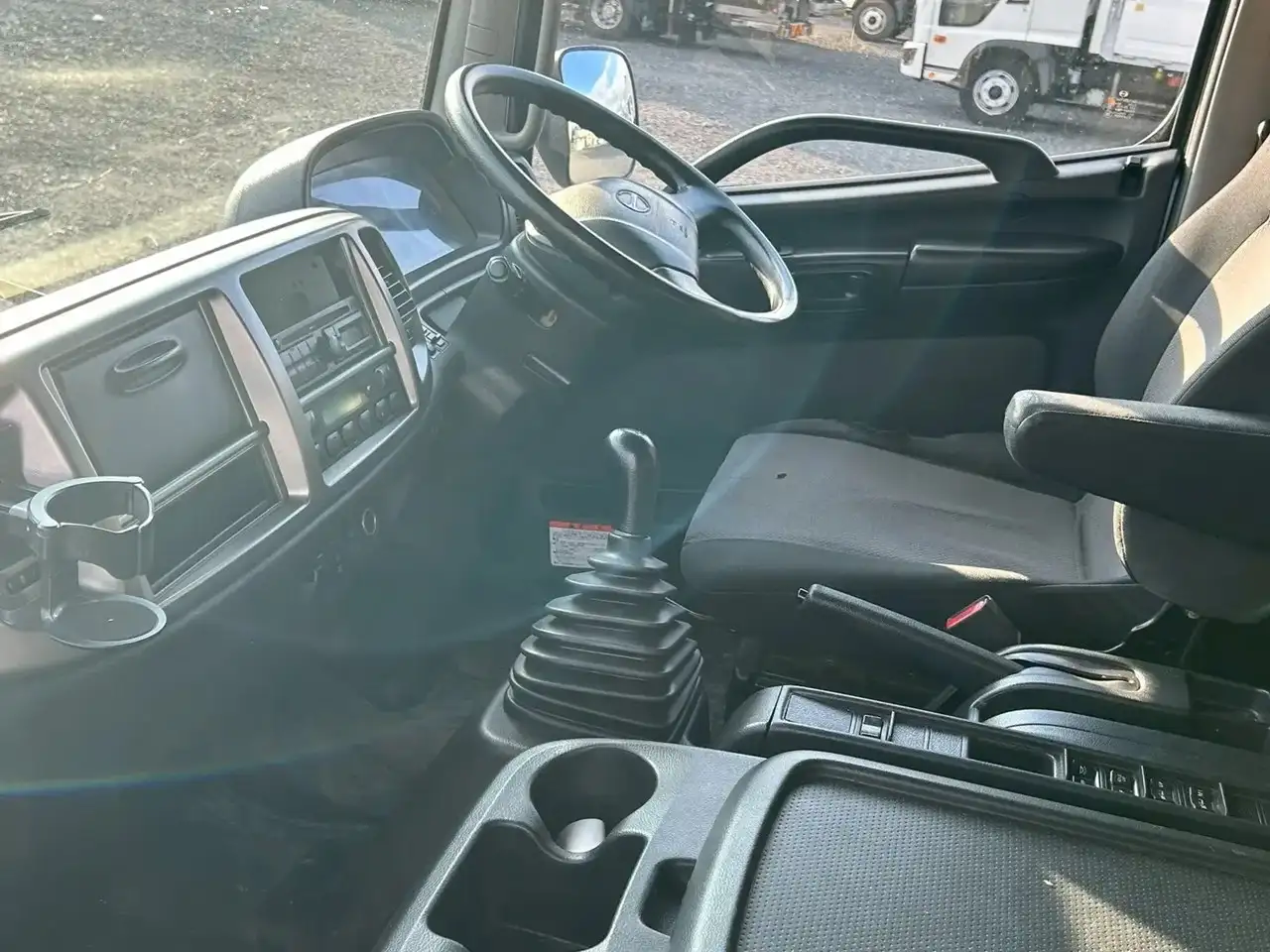 日野 レンジャー 中型/増トン アルミバン エアサス ベッドの中古トラック画像12