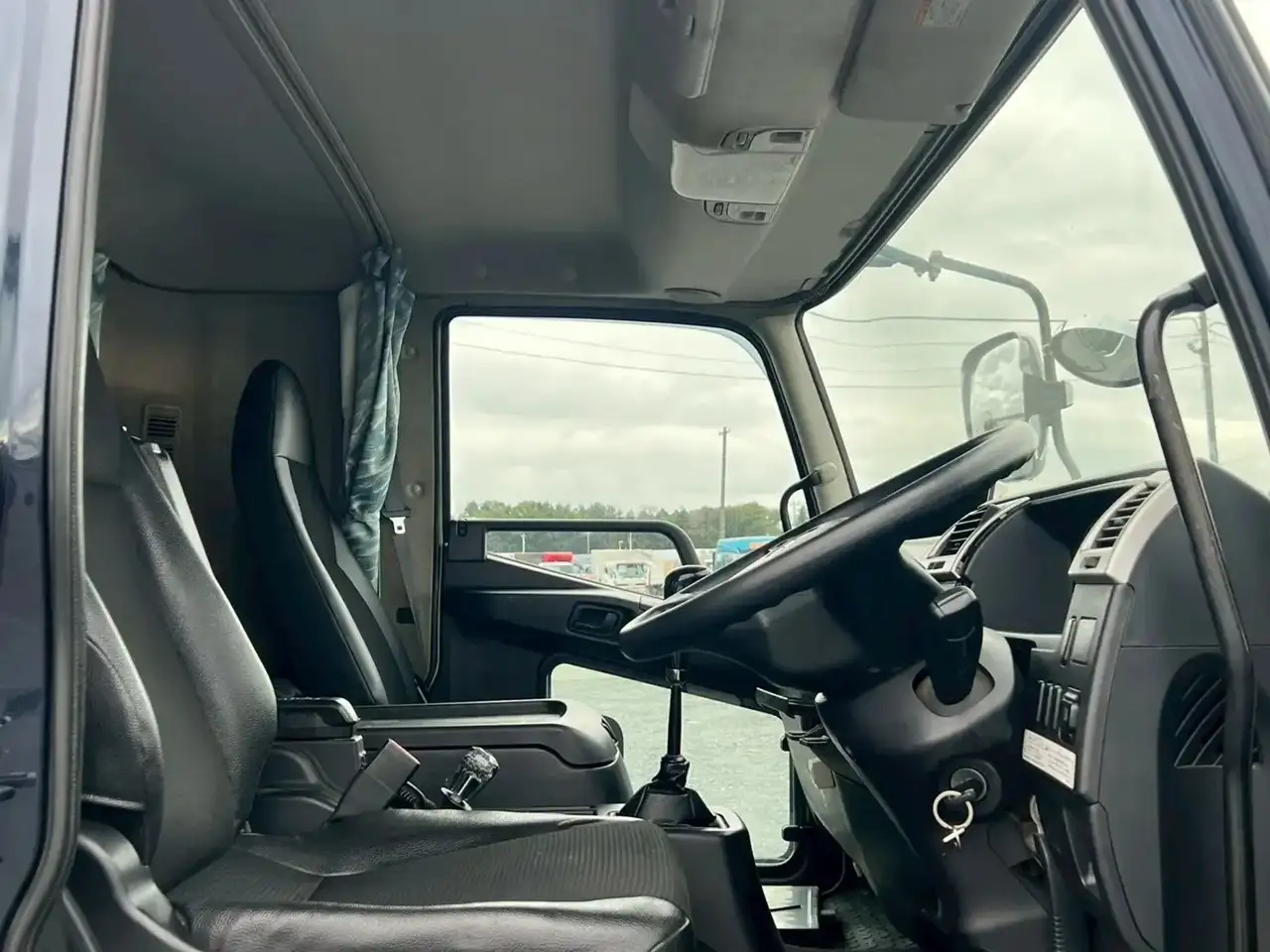 三菱 ファイター 中型/増トン 平ボディ アルミブロック エアサスの中古トラック画像9