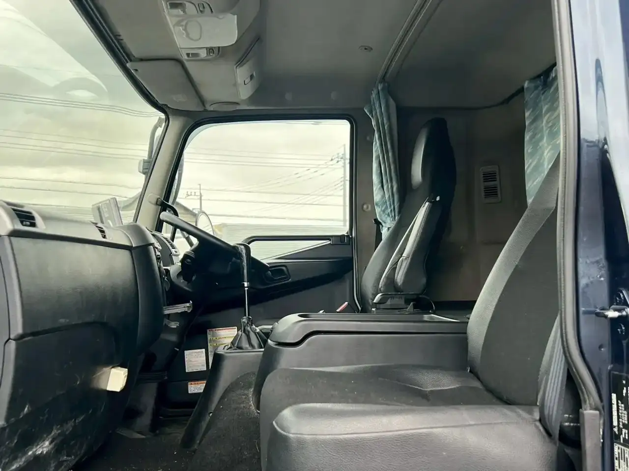 三菱 ファイター 中型/増トン 平ボディ アルミブロック エアサスの中古トラック画像10