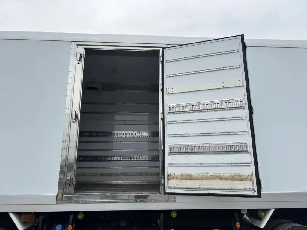 日産UD クオン 大型 冷凍冷蔵 低温 パワーゲートの中古トラック画像5