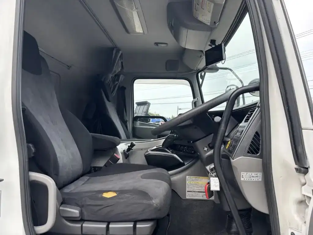 日産UD クオン 大型 冷凍冷蔵 低温 パワーゲートの中古トラック画像11