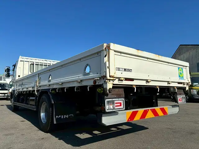 日野 レンジャー 中型/増トン 平ボディ エアサス ベッドの中古トラック画像4