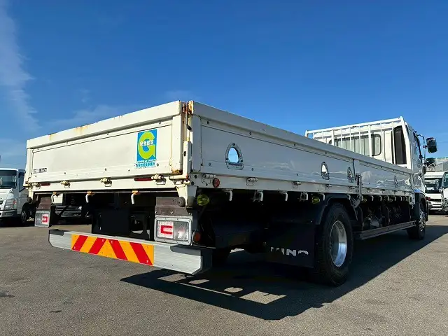 日野 レンジャー 中型/増トン 平ボディ エアサス ベッドの中古トラック画像3