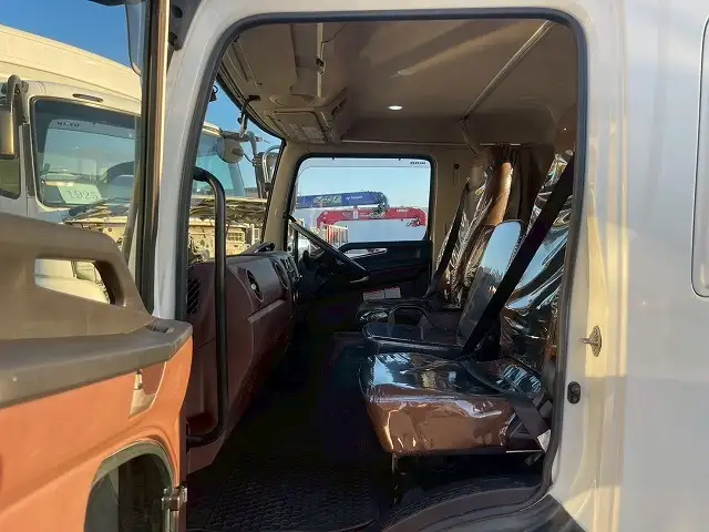 日野 レンジャー 中型/増トン 平ボディ エアサス ベッドの中古トラック画像11