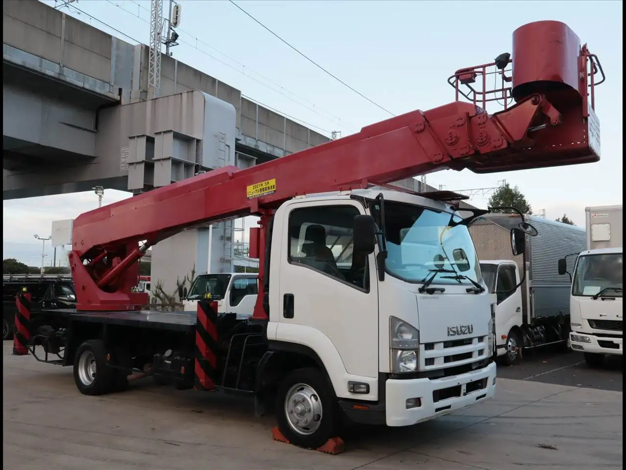 いすゞ フォワード 中型/増トン 高所・建柱車 高所作業車 TKG-FRR90S1の中古トラック画像2