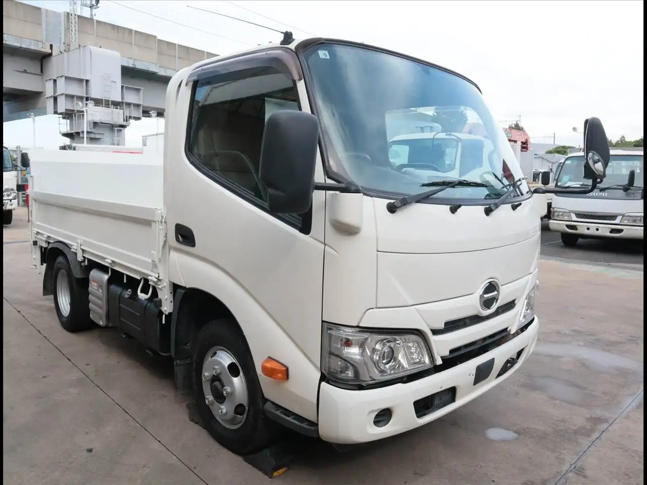 日野 デュトロ 小型 平ボディ パワーゲート 2RG-XZU605Mの中古トラック画像2