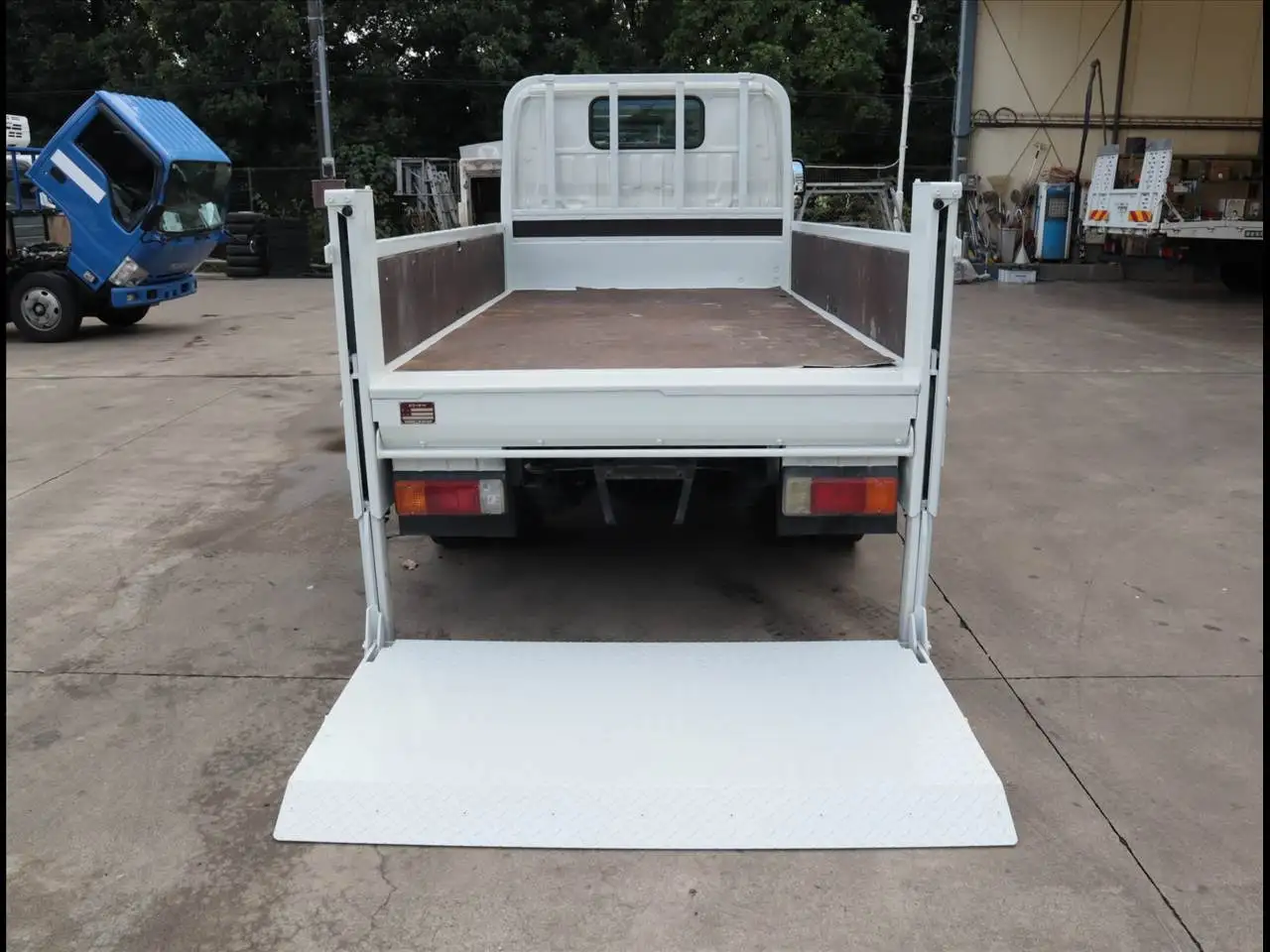 日野 デュトロ 小型 平ボディ パワーゲート 2RG-XZU605Mの中古トラック画像6