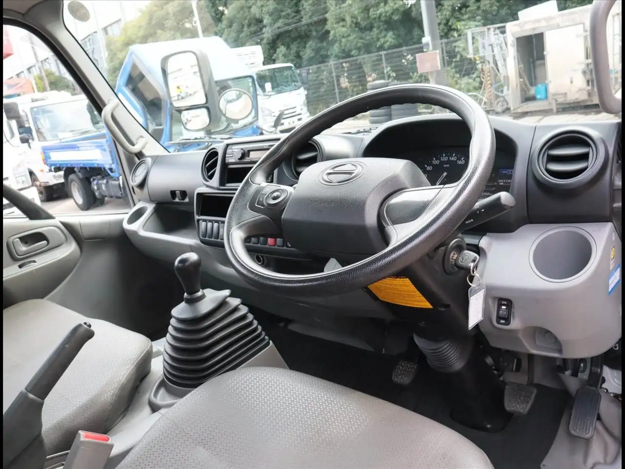 日野 デュトロ 小型 平ボディ パワーゲート 2RG-XZU605Mの中古トラック画像13