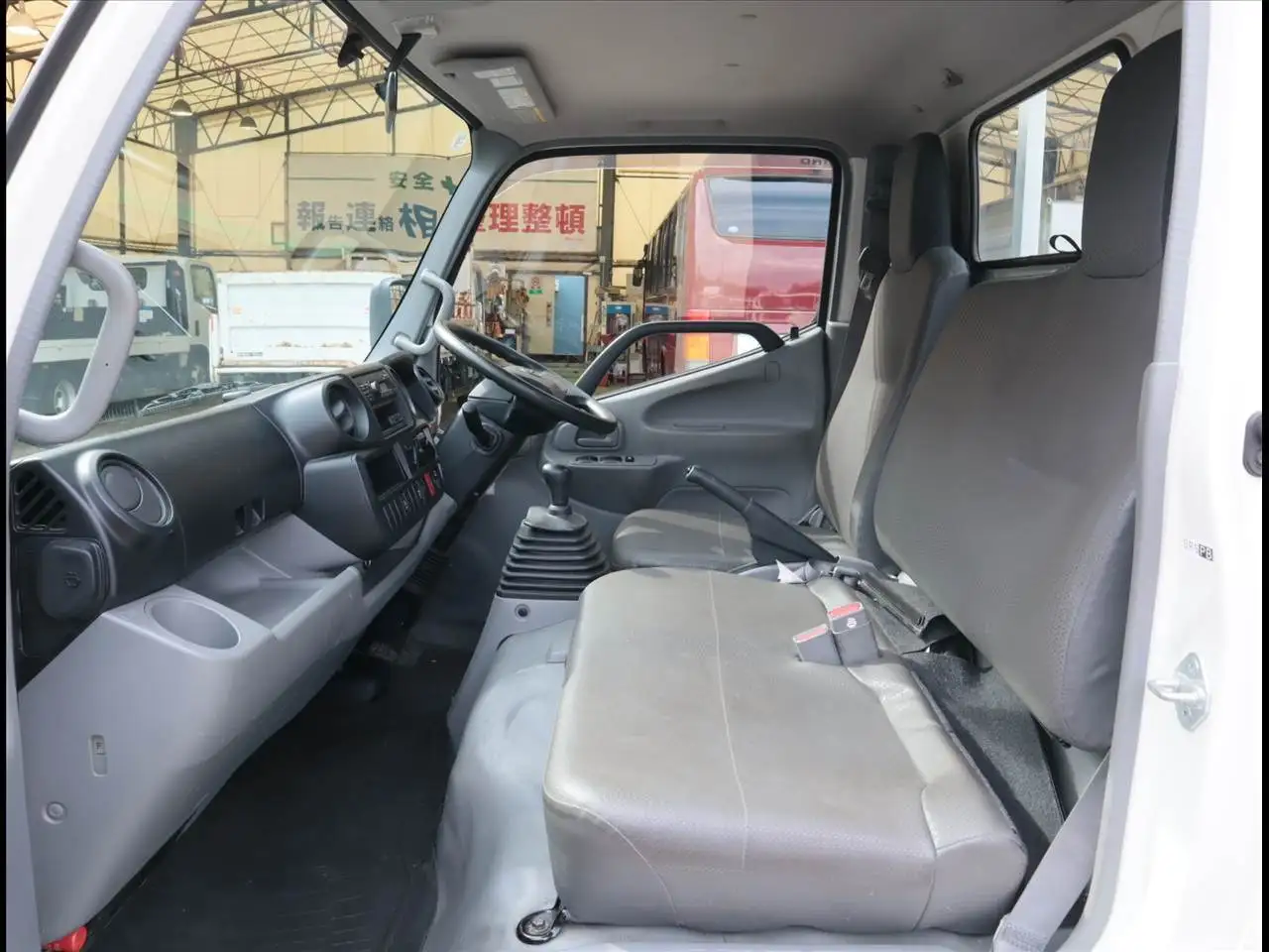日野 デュトロ 小型 平ボディ パワーゲート 2RG-XZU605Mの中古トラック画像12