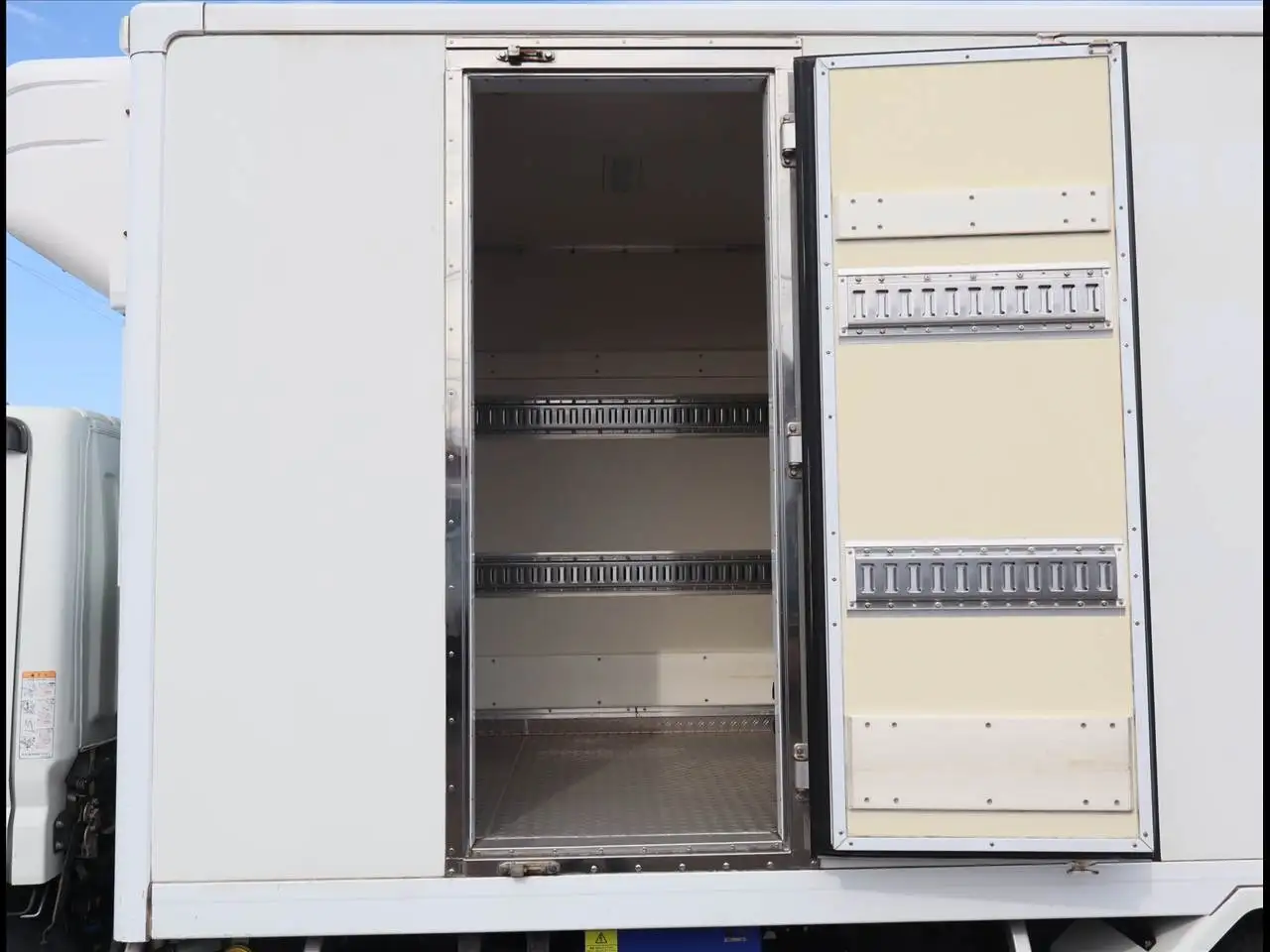 三菱 キャンター 小型 冷凍冷蔵 低温 パワーゲートの中古トラック画像5