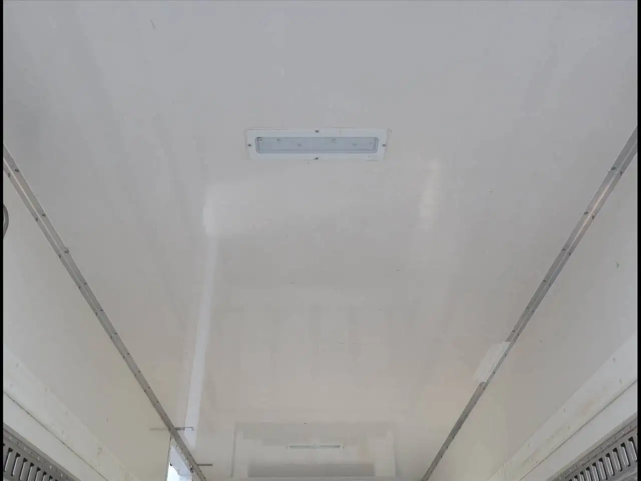 三菱 キャンター 小型 冷凍冷蔵 低温 パワーゲートの中古トラック画像10