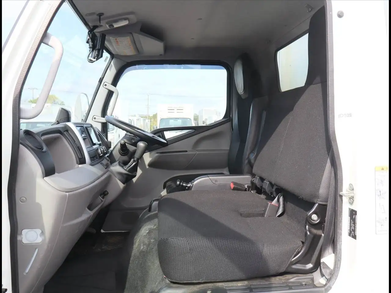 三菱 キャンター 小型 冷凍冷蔵 低温 パワーゲートの中古トラック画像12