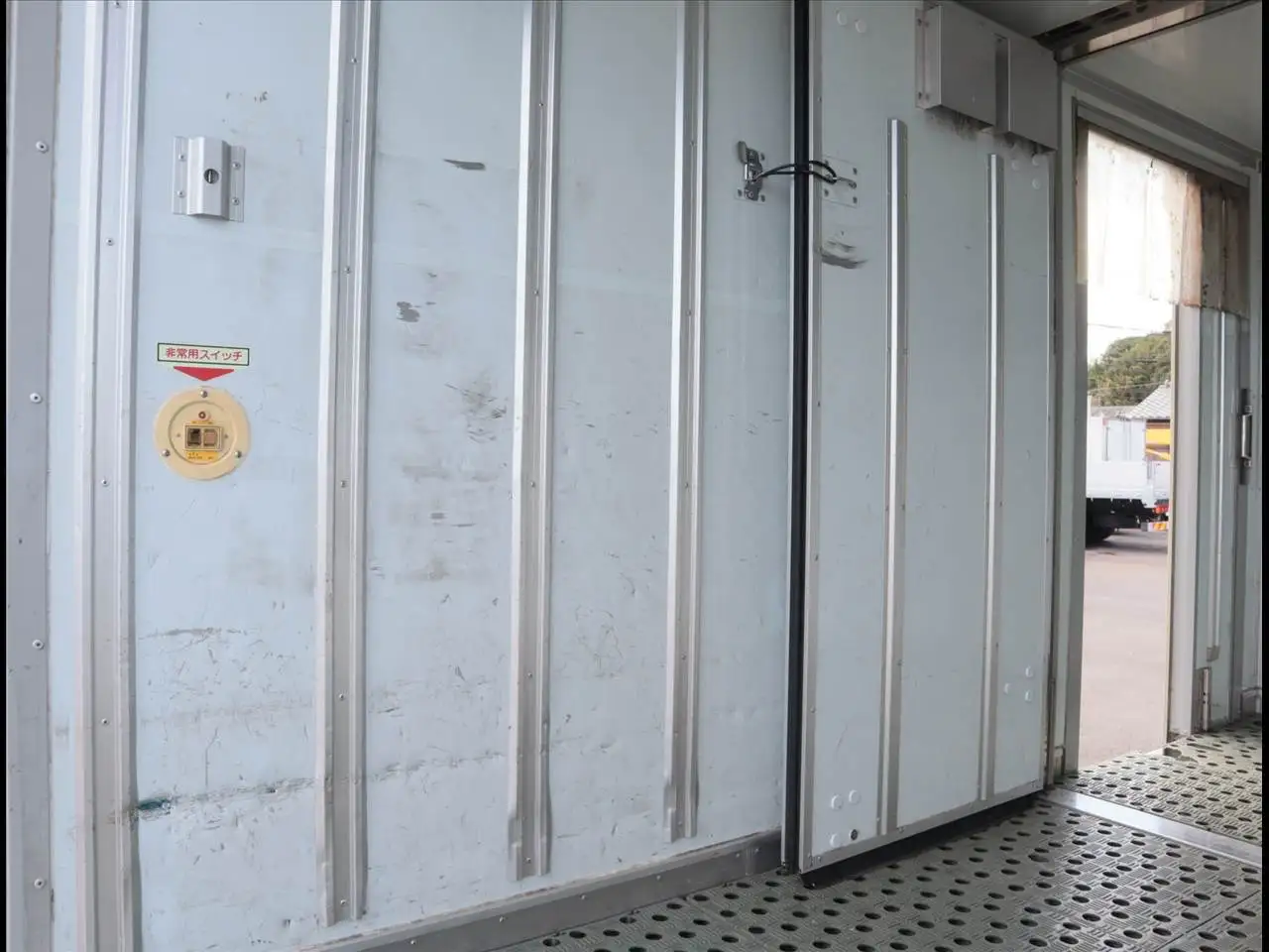 日野 デュトロ 小型 冷凍冷蔵 低温 床ステンの中古トラック画像8