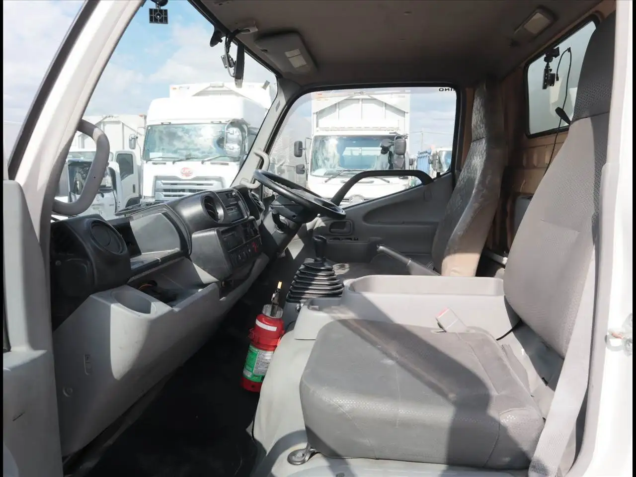 日野 デュトロ 小型 冷凍冷蔵 低温 床ステンの中古トラック画像12