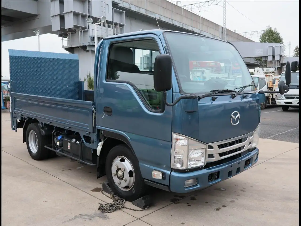 マツダ タイタン 小型 平ボディ パワーゲート 床鉄板の中古トラック画像2