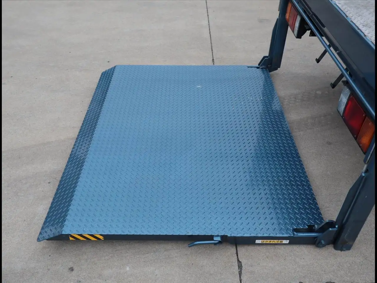 マツダ タイタン 小型 平ボディ パワーゲート 床鉄板の中古トラック画像10
