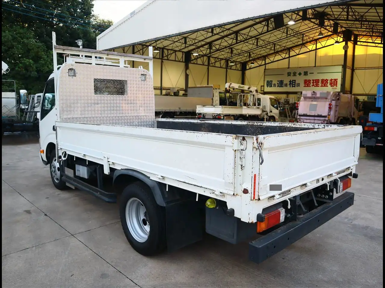 日野 デュトロ 小型 平ボディ 2RG-XZU645M R3の中古トラック画像4