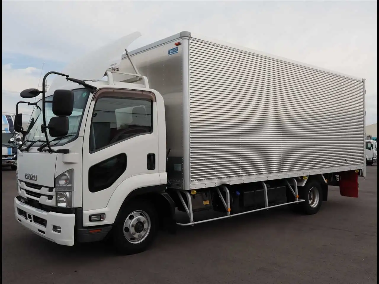 いすゞ フォワード 中型/増トン アルミバン 2RG-FRR90S2 R2 の中古トラック【車両No.199947】