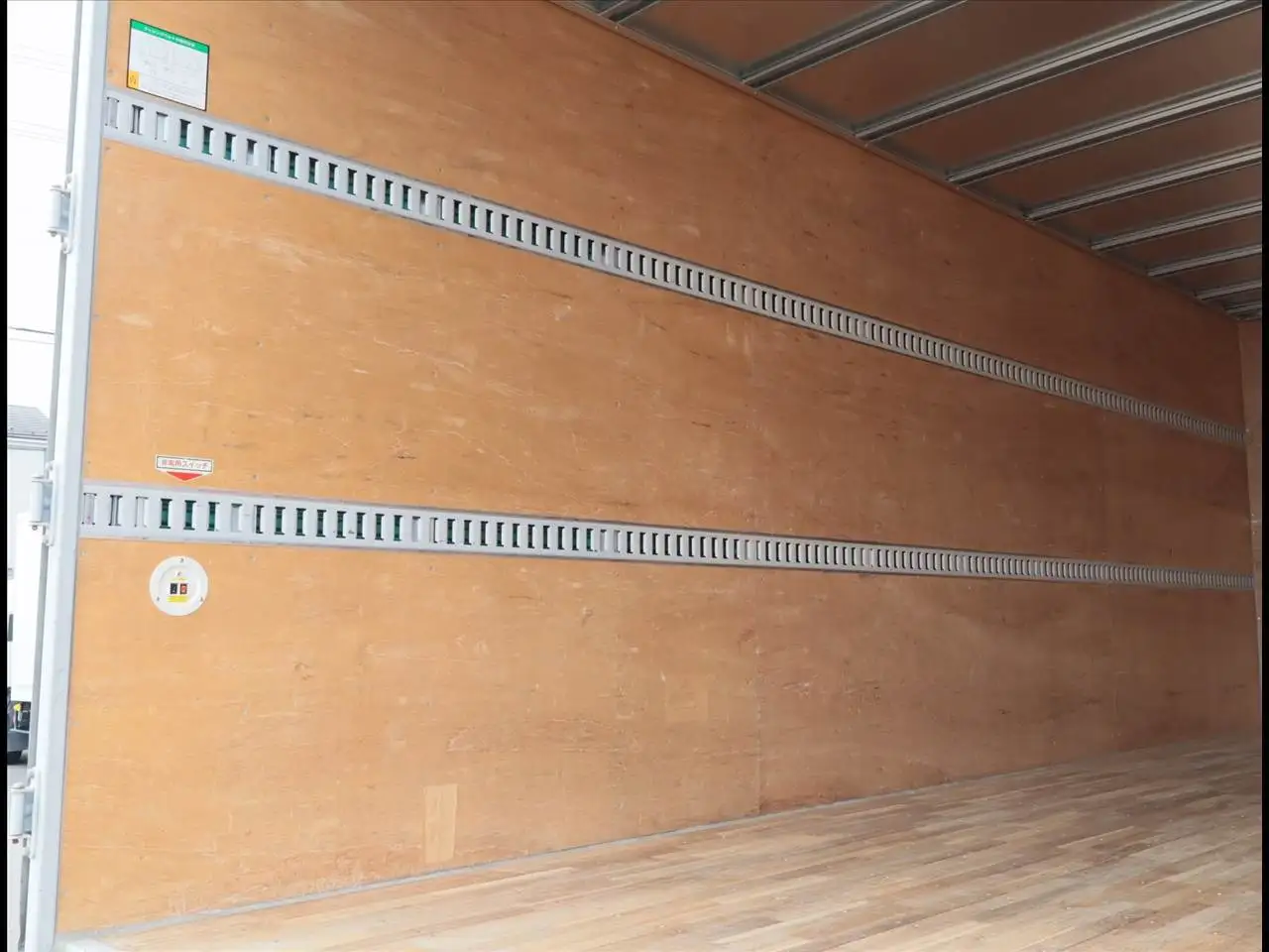 いすゞ フォワード 中型/増トン アルミバン 2RG-FRR90S2 R2の中古トラック画像8