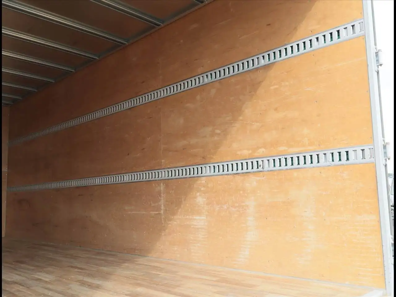 いすゞ フォワード 中型/増トン アルミバン 2RG-FRR90S2 R2の中古トラック画像9