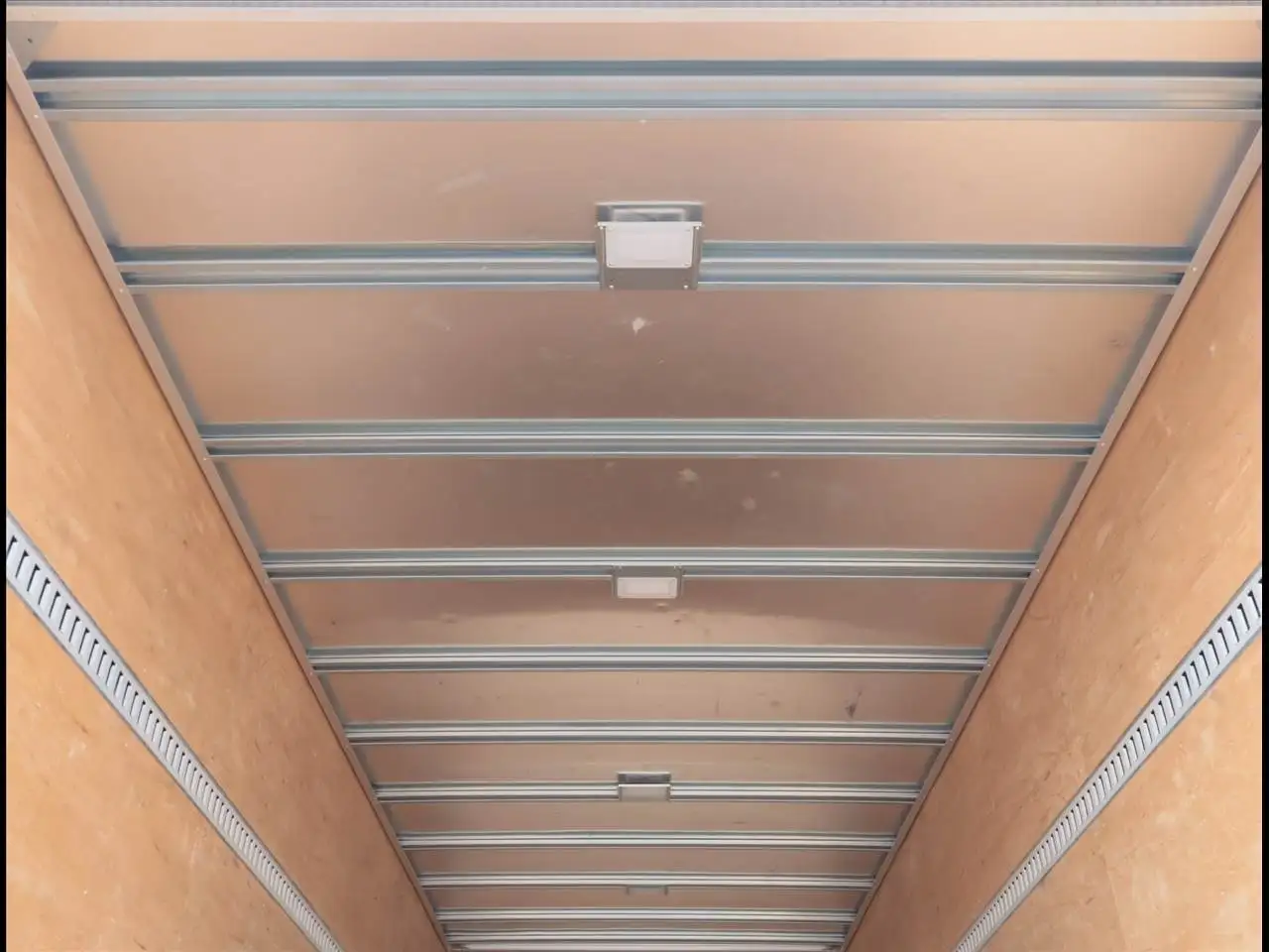 いすゞ フォワード 中型/増トン アルミバン 2RG-FRR90S2 R2の中古トラック画像10