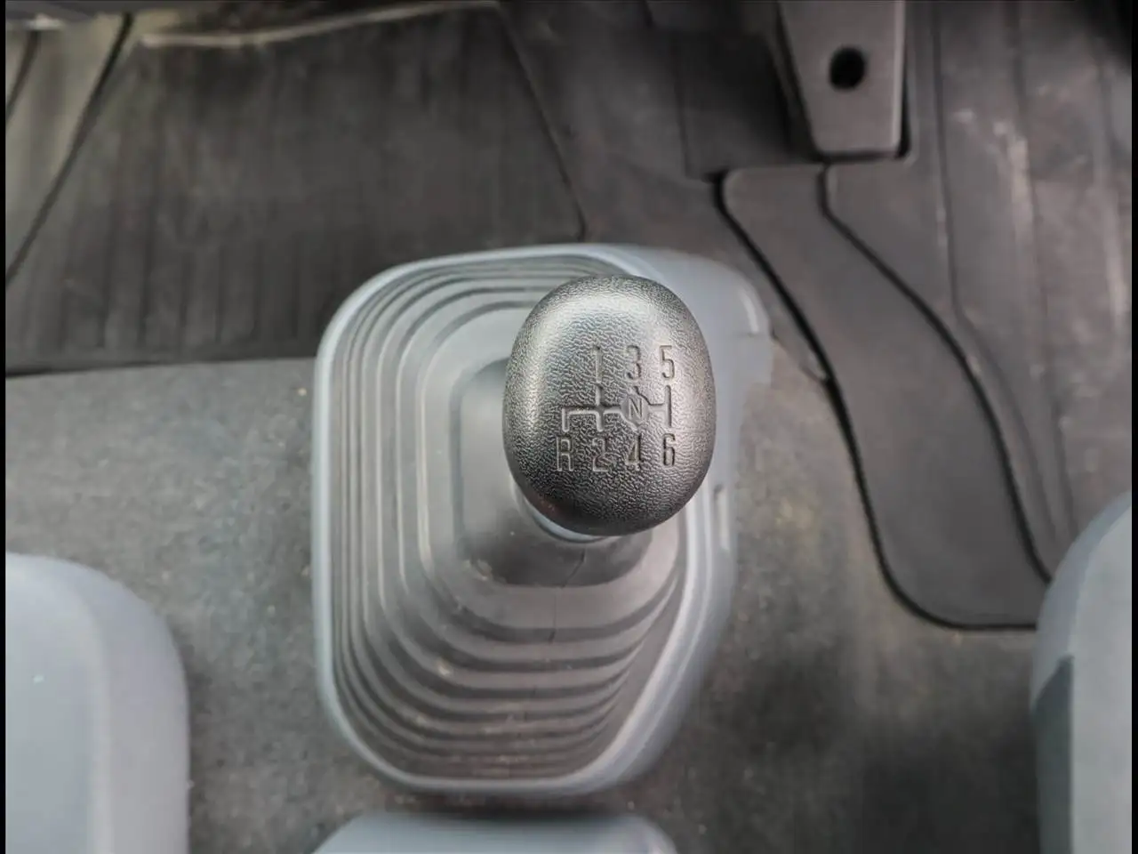 いすゞ フォワード 中型/増トン アルミバン 2RG-FRR90S2 R2の中古トラック画像15