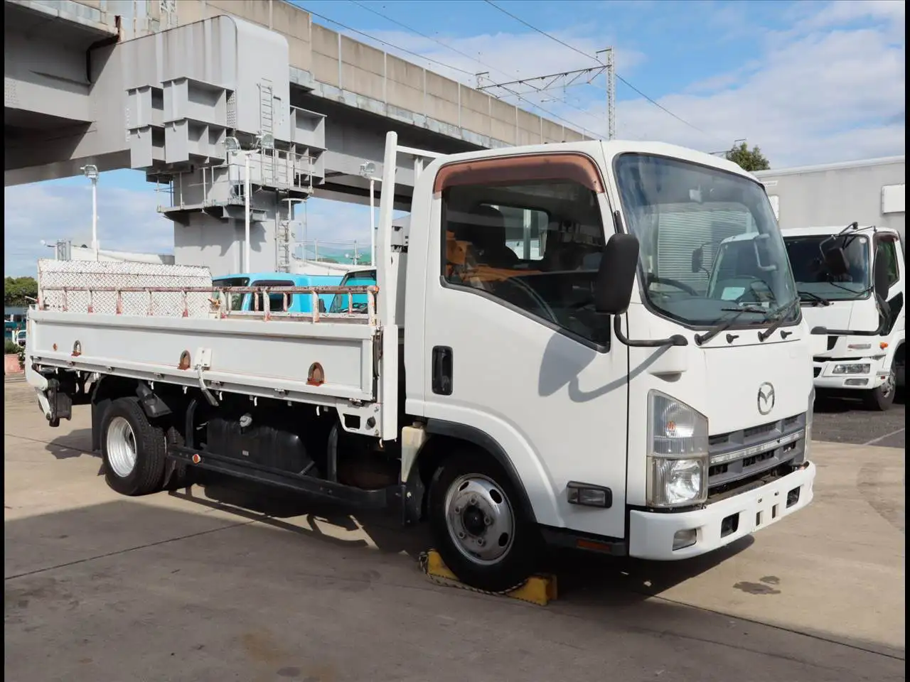 マツダ タイタン 小型 平ボディ パワーゲート 床鉄板の中古トラック画像2