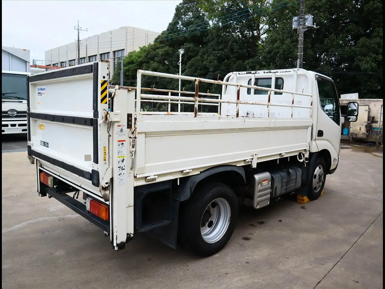 日野 デュトロ 小型 平ボディ パワーゲート 床鉄板の中古トラック画像3