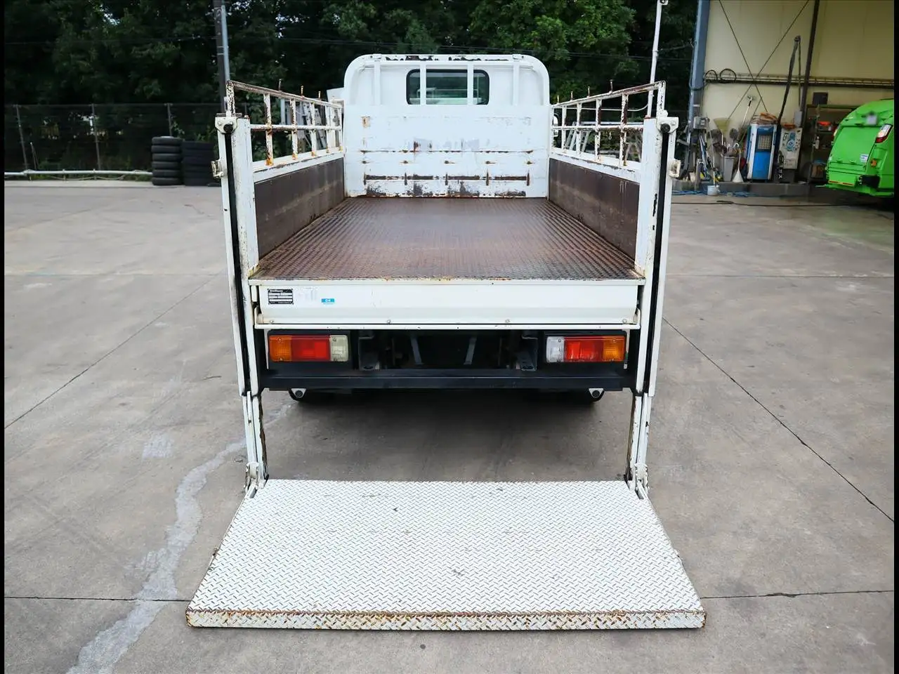 日野 デュトロ 小型 平ボディ パワーゲート 床鉄板の中古トラック画像5