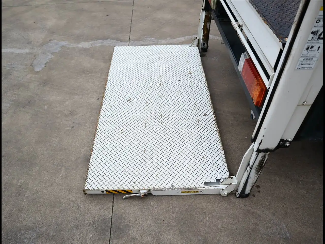 日野 デュトロ 小型 平ボディ パワーゲート 床鉄板の中古トラック画像10