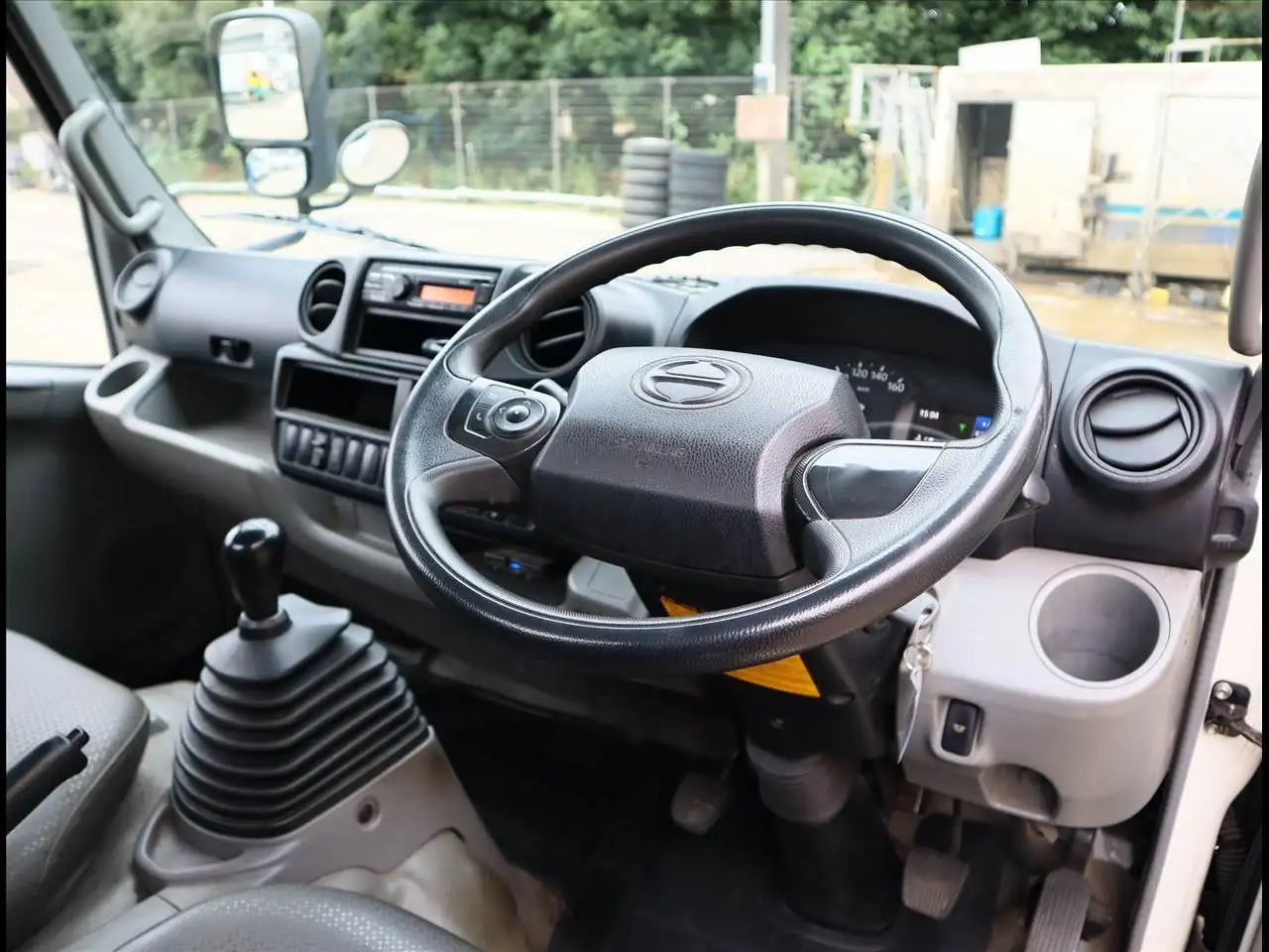 日野 デュトロ 小型 平ボディ パワーゲート 床鉄板の中古トラック画像13