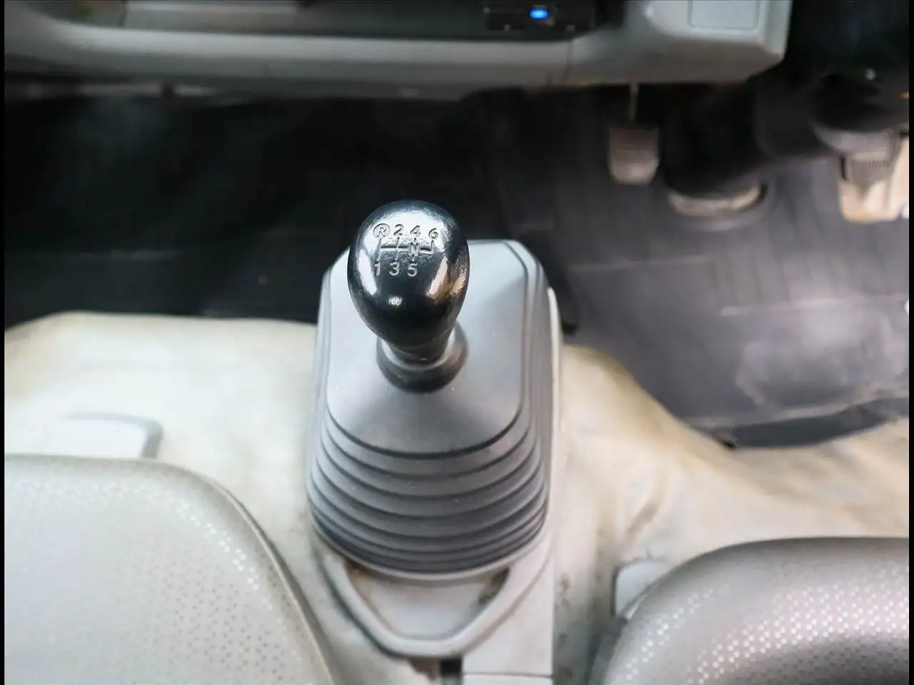 日野 デュトロ 小型 平ボディ パワーゲート 床鉄板の中古トラック画像15