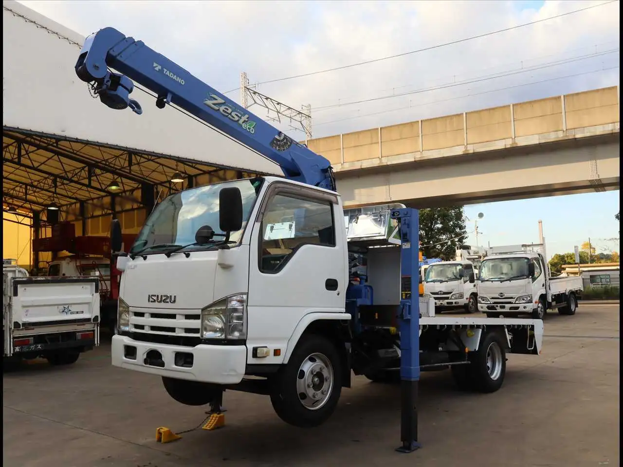 いすゞ エルフ 小型 車両重機運搬 3段クレーン ラジコン の中古トラック【車両No.199929】