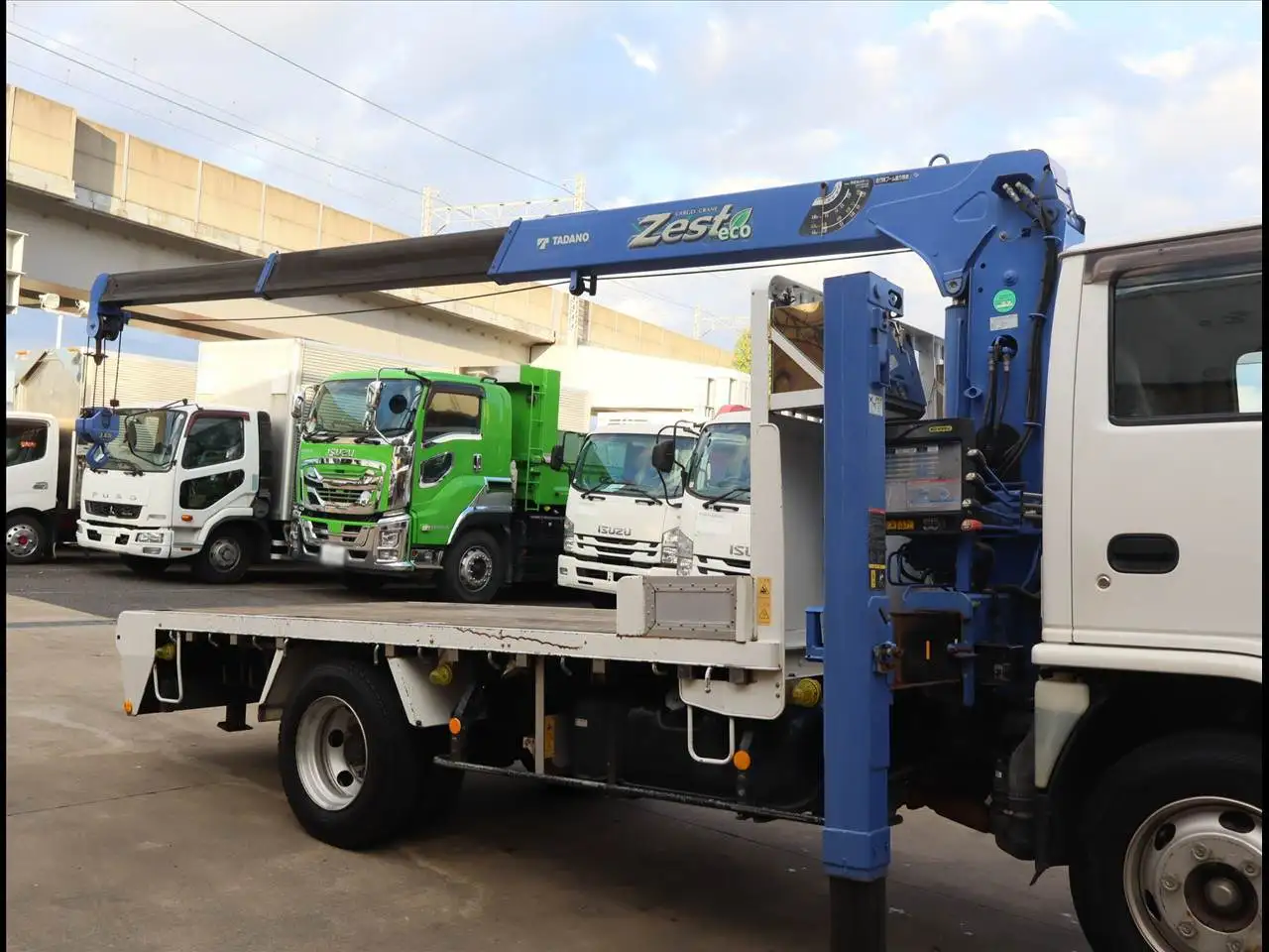 いすゞ エルフ 小型 車両重機運搬 3段クレーン ラジコンの中古トラック画像6