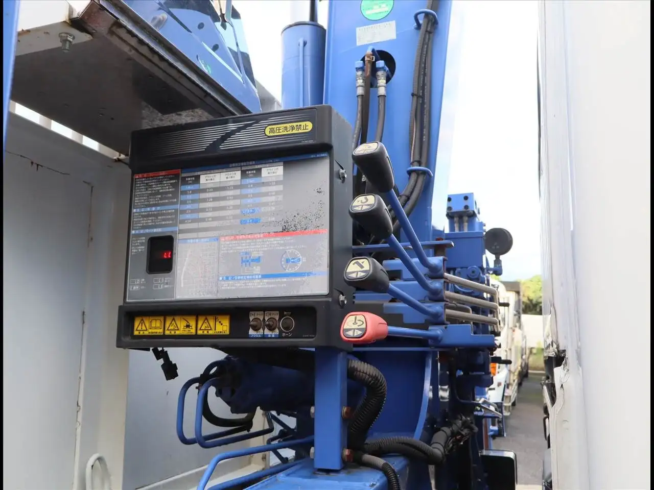 いすゞ エルフ 小型 車両重機運搬 3段クレーン ラジコンの中古トラック画像9