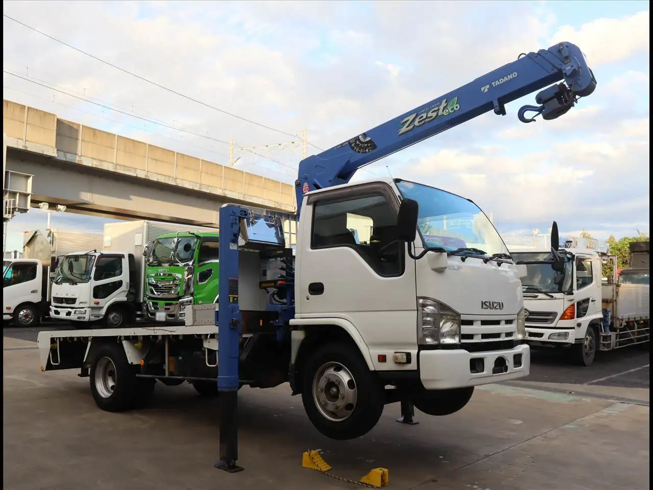 いすゞ エルフ 小型 車両重機運搬 3段クレーン ラジコンの中古トラック画像2