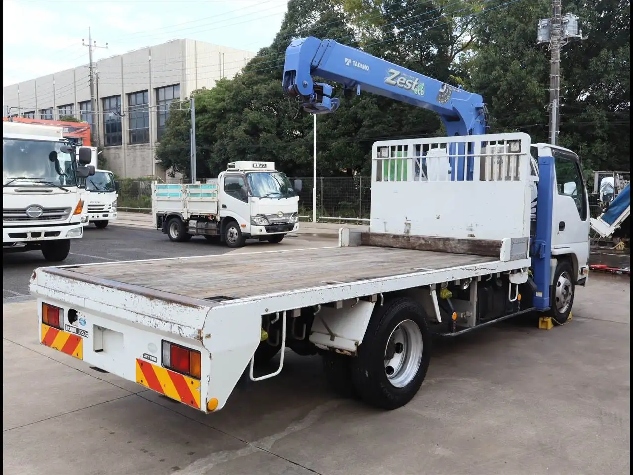 いすゞ エルフ 小型 車両重機運搬 3段クレーン ラジコンの中古トラック画像3