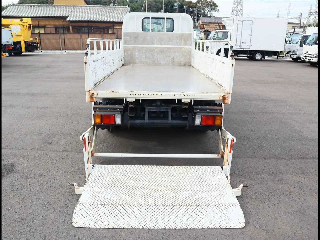 いすゞ エルフ 小型 平ボディ パワーゲート 2RG-NKR88Aの中古トラック画像5