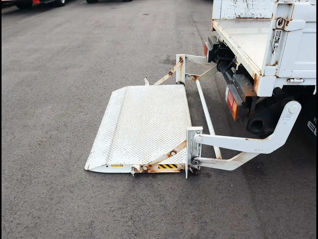 いすゞ エルフ 小型 平ボディ パワーゲート 2RG-NKR88Aの中古トラック画像10