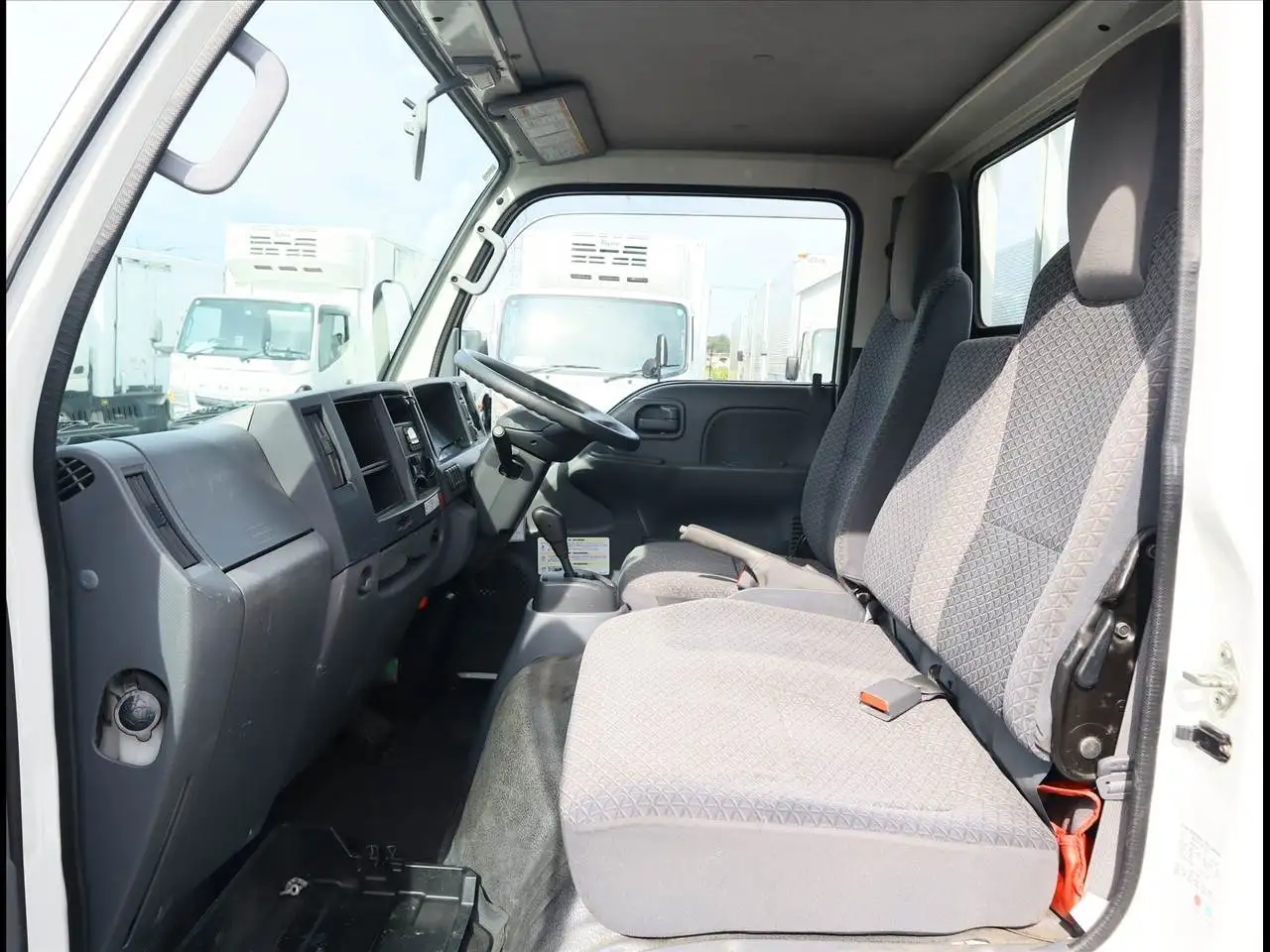 いすゞ エルフ 小型 平ボディ パワーゲート 2RG-NKR88Aの中古トラック画像12